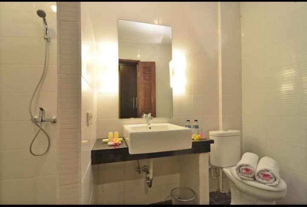 Dalia Budget Hotel Senggigi Exterior photo