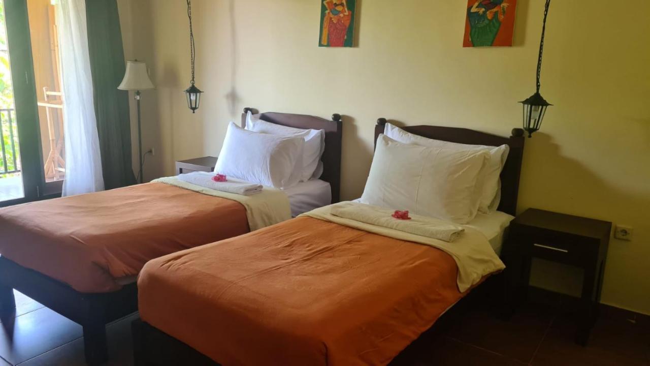 Dalia Budget Hotel Senggigi Exterior photo